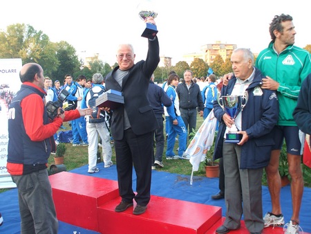 ferruccio che alza la coppa001