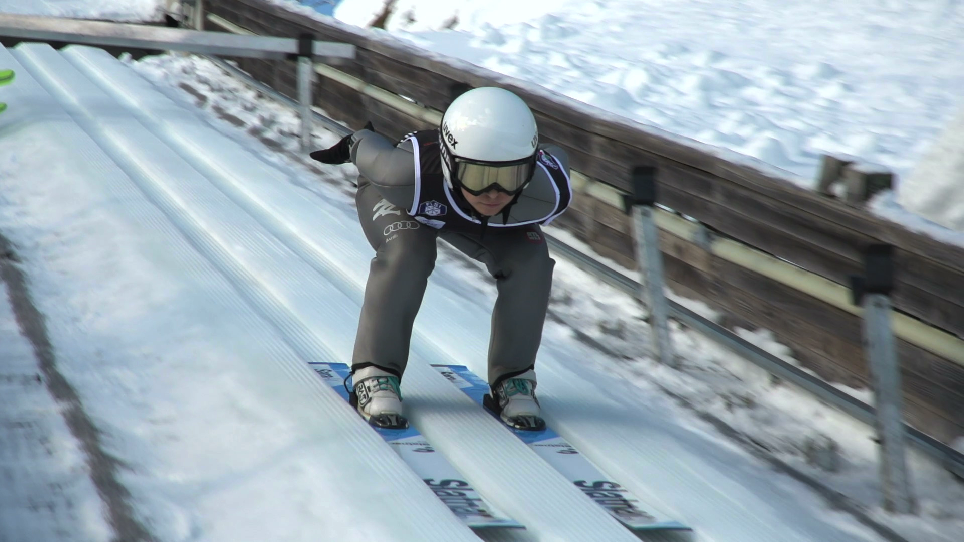Eyof2023 atleta del salto con gli sci