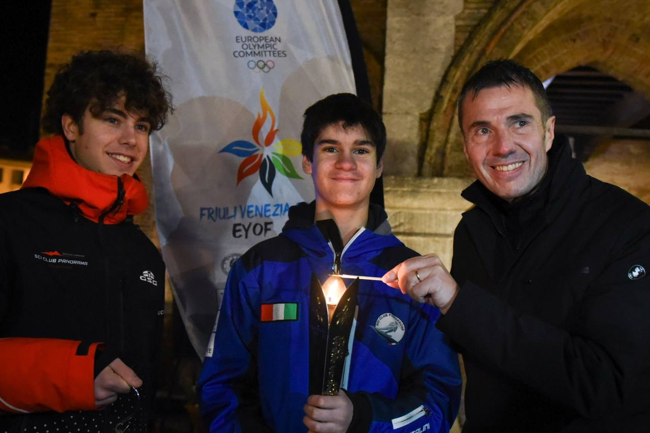 Sindaco Ciriani e torcia