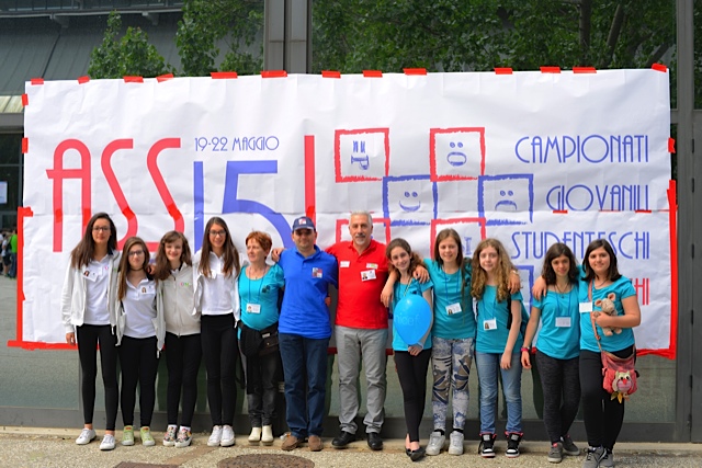 9 giocatrici 2 capitani e un istruttore