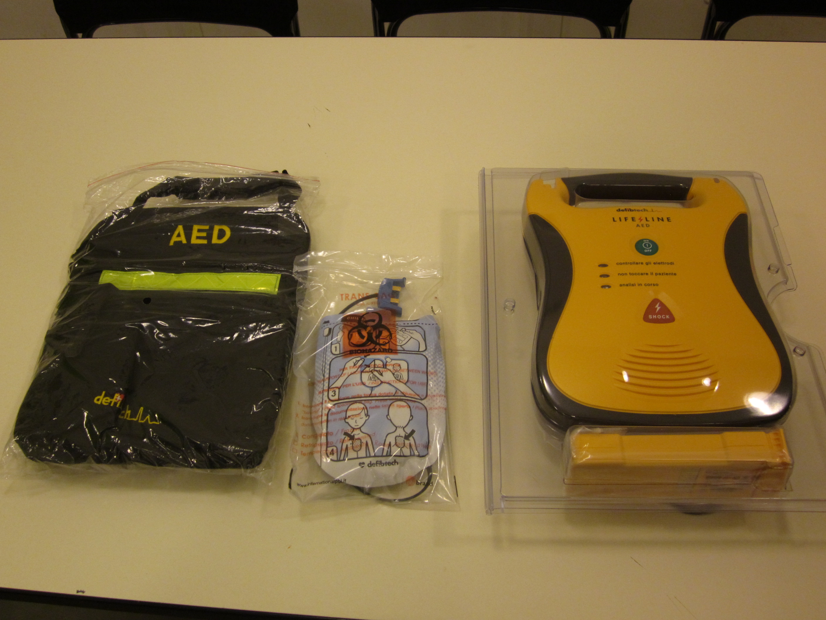 DONAZIONE DONAZIONE DI UN DEFIBRILLATORE