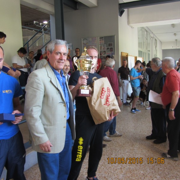Memorial Ventura 2015 Novara Mario Armano premia Mirko Berti 600 x 600