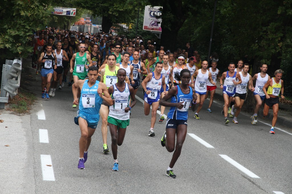 La partenza della MezzaMaratona del VCO 2014 foto Photo Sport it